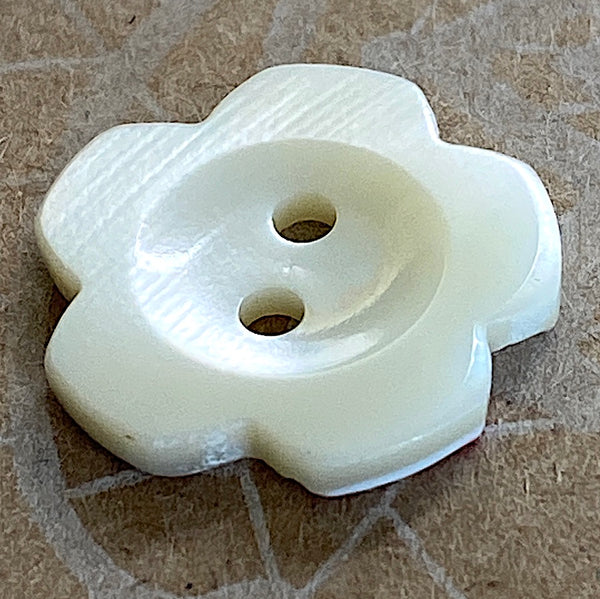 White/Ivory Plumeria Iridescent 2-Hole 3/4" Pearl Shell Button #678